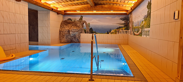 Schwimmbecken